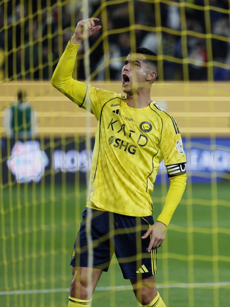 记者：C罗不会离开沙特 他是为球队在夏窗争取资金，好签超级巨星