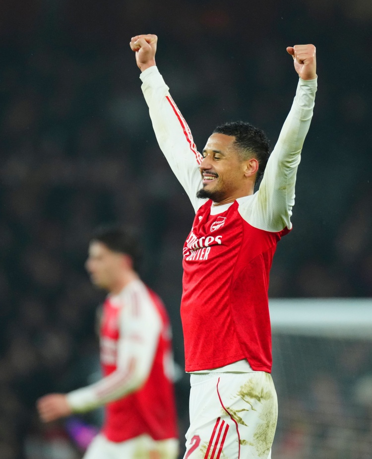 要签顶级中卫！龙赛罗：孔德不令我信服，球队应花钱签萨利巴