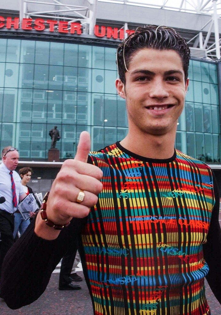 [体育头条]41岁的C罗生涯转会费：12岁2000欧，18岁1900万，33岁1.17亿(图2)