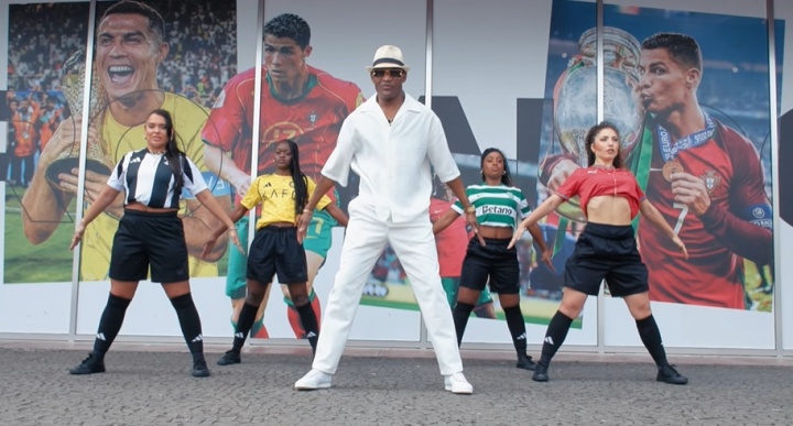 挺带感！莱奥父亲为C罗创作歌曲庆生，歌名《CR7，独一无二》