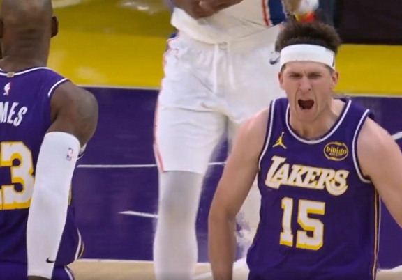 [体坛热讯]主场响起MVP喊声！里夫⭐斯接锅超远压✌️哨+强➡️投连进2三分助湖人反超(图4)