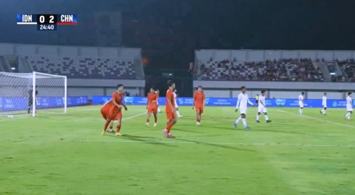 10分钟2球！邝兆镭突入禁区连续打门被挡，王贺毅补射破门