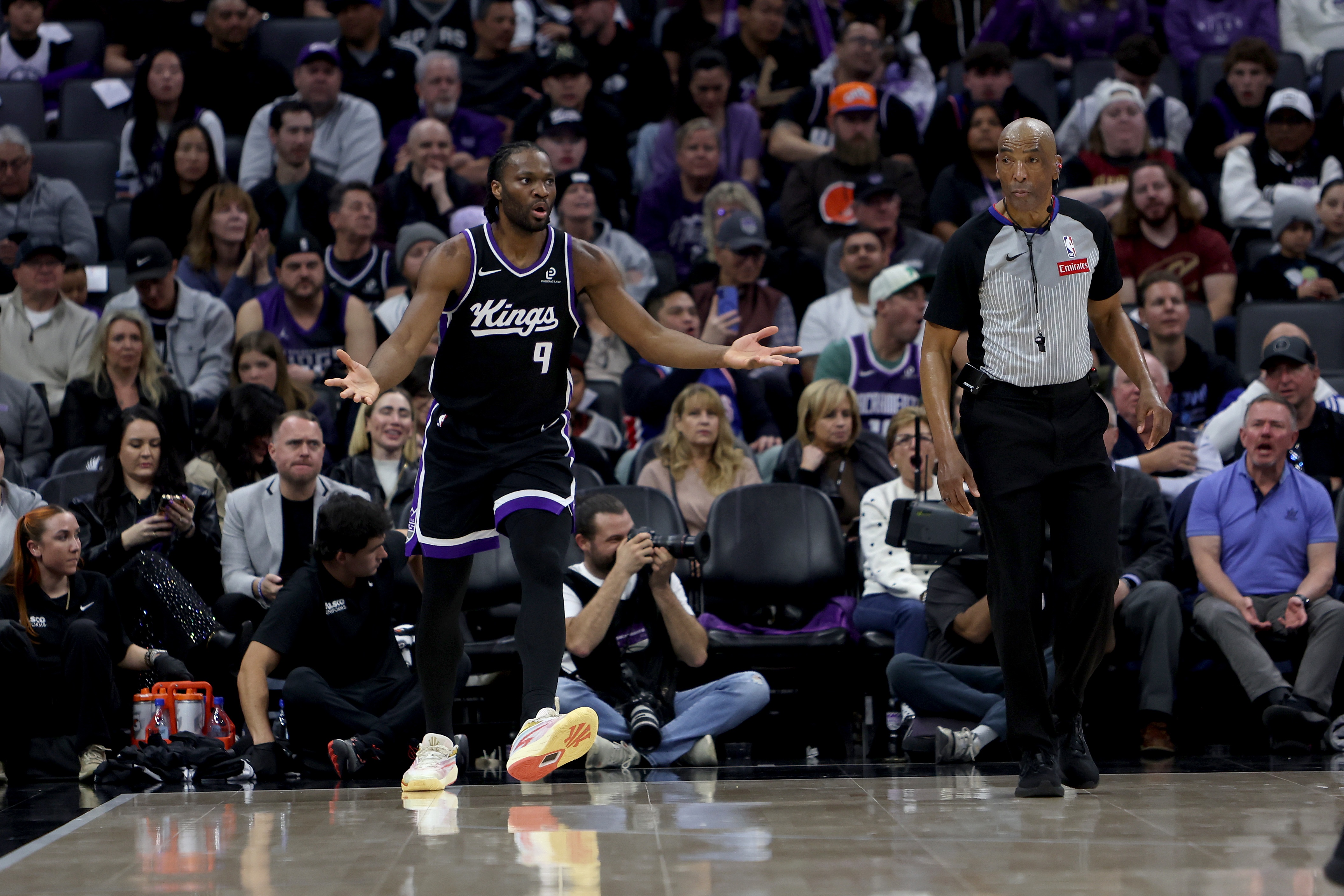 【热门观察】在对手内线肆❗意妄为！雷诺&阿丘瓦合计26中21爆砍48分18板(图1)