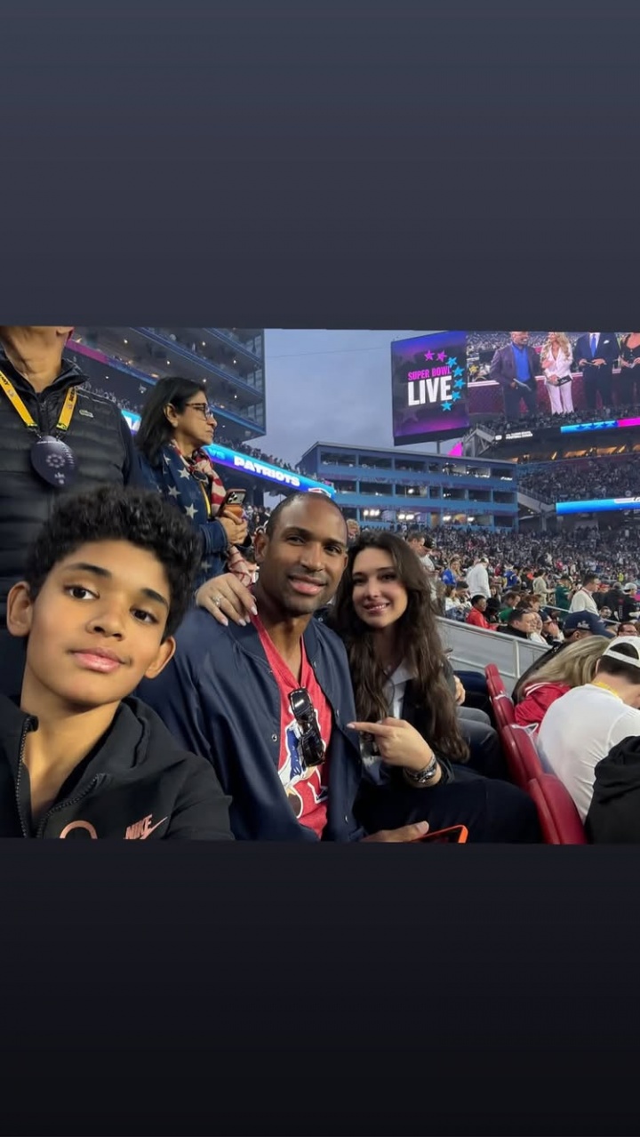 【有趣体育】NBA最美妻子谁赞成谁反对？霍福德携绝美爱妻观看