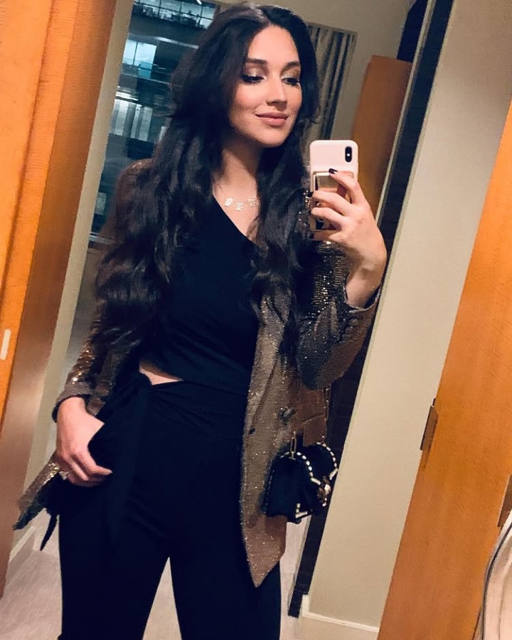 【精彩资讯】NBA最美妻子谁赞成谁反对？霍福德携绝美爱妻观看超级碗(图2)