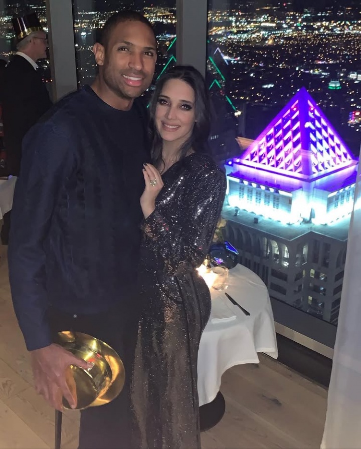 【精彩资讯】NBA最美妻子谁赞成谁反对？霍福德携绝美爱妻观看超级碗(图4)