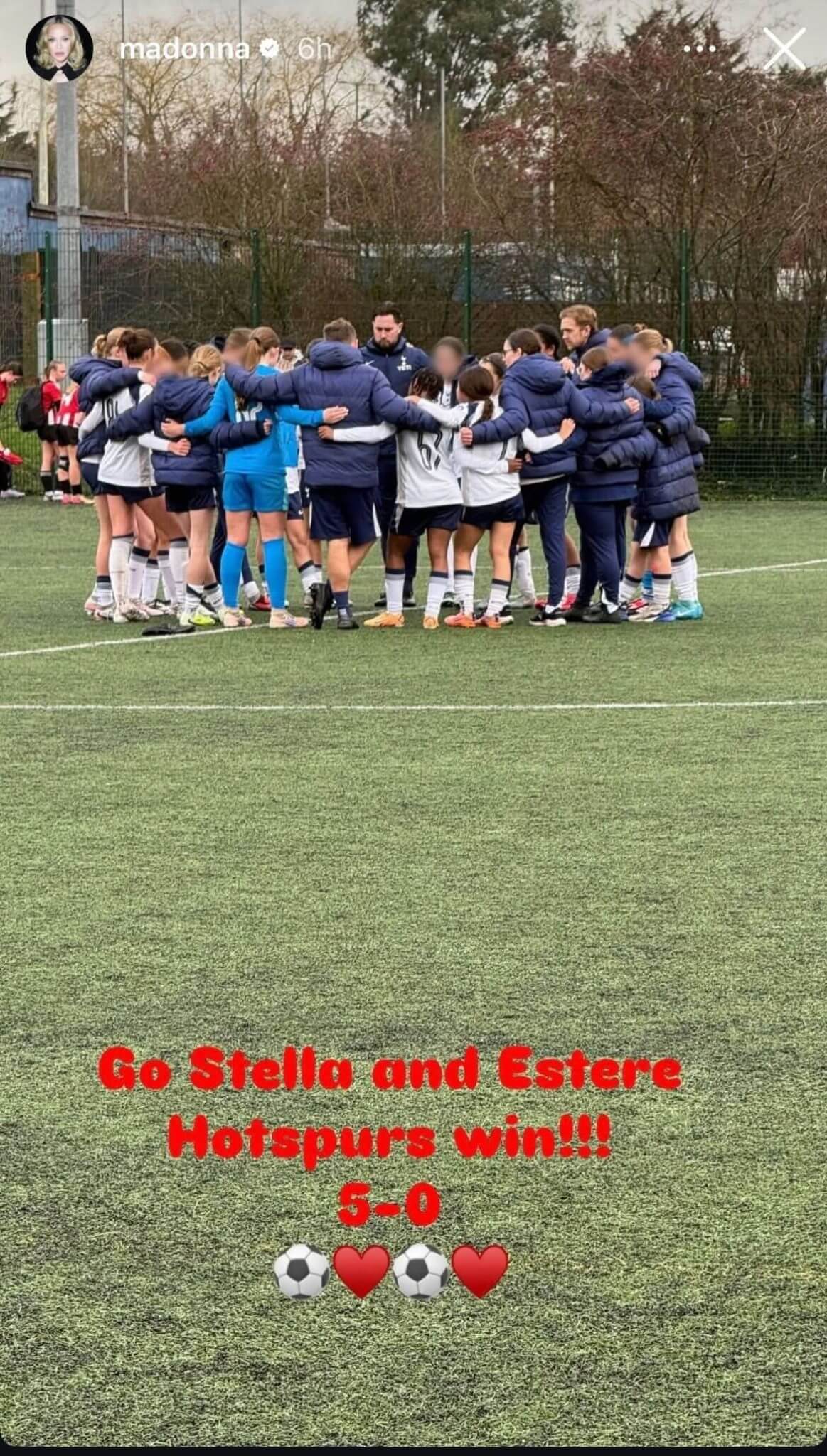 收养的双胞胎女儿效力热刺U14女足，流行天后麦当娜现场加油助威