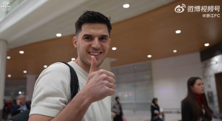 浙江官方晒托利奇到队：托利奇到队！ 新人就位，先睹为快