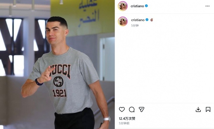 【C罗】心情不错！被传结束罢赛，C罗更新社媒：抵达胜利总部向镜头比耶(图2)