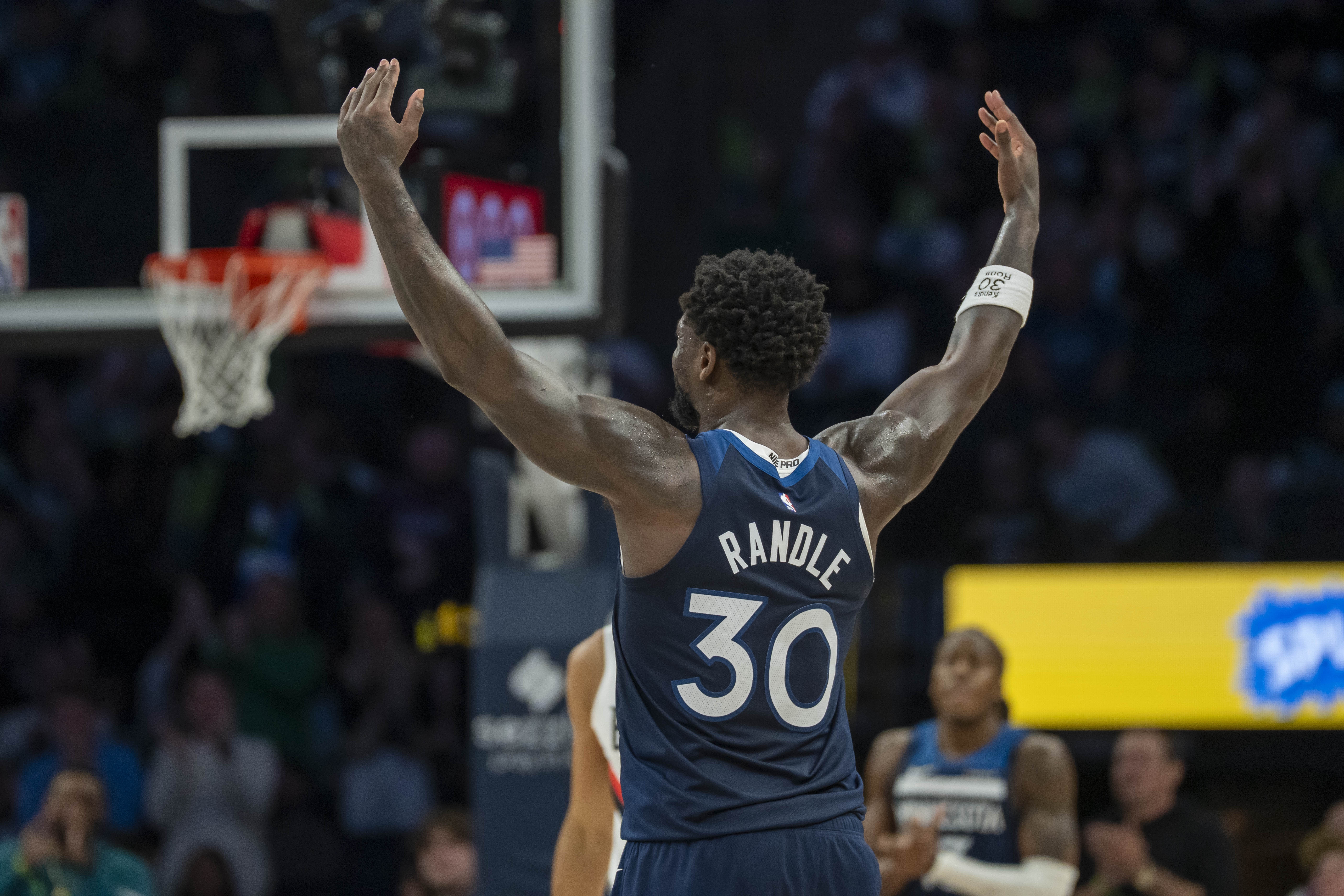 【体育简讯】芬奇：兰德尔主动接受了挑战 打得很有侵略性展现➡