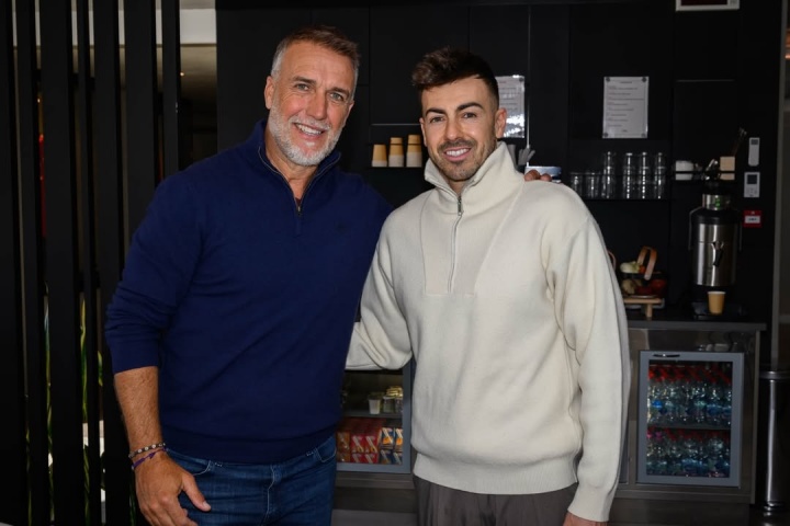 [阿根廷]57岁巴蒂造访罗马与球员主帅寒暄，迪巴拉这眼神看见偶像了！(图8)