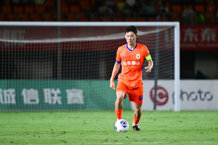 [体育头条]官方：泰山与20岁后卫史松宸完成续约，合同期至2