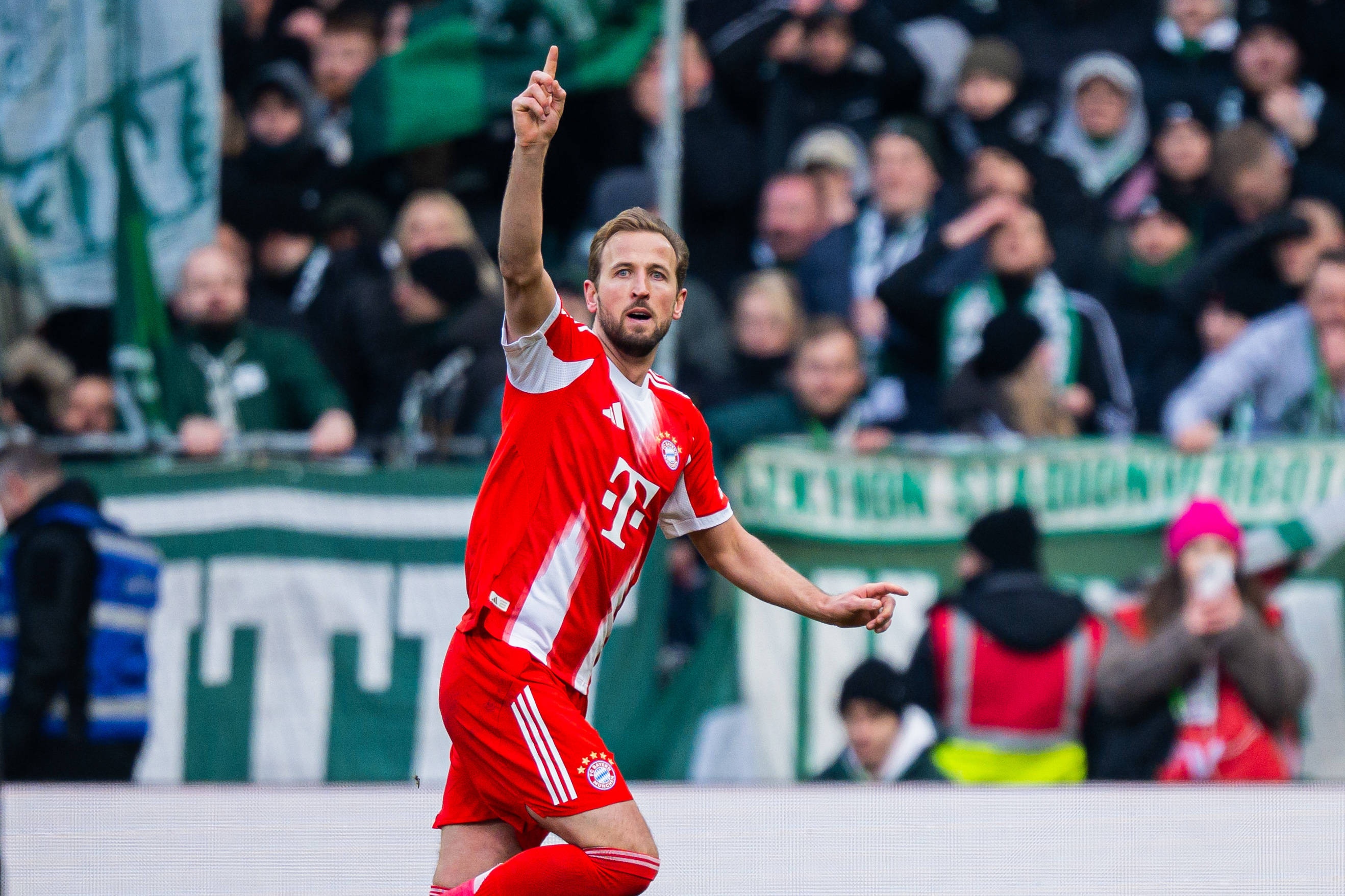 【体育资讯】凯恩能否破莱万41球纪录？哈曼：我认为很难，凯恩有时可能会轮休(图1)