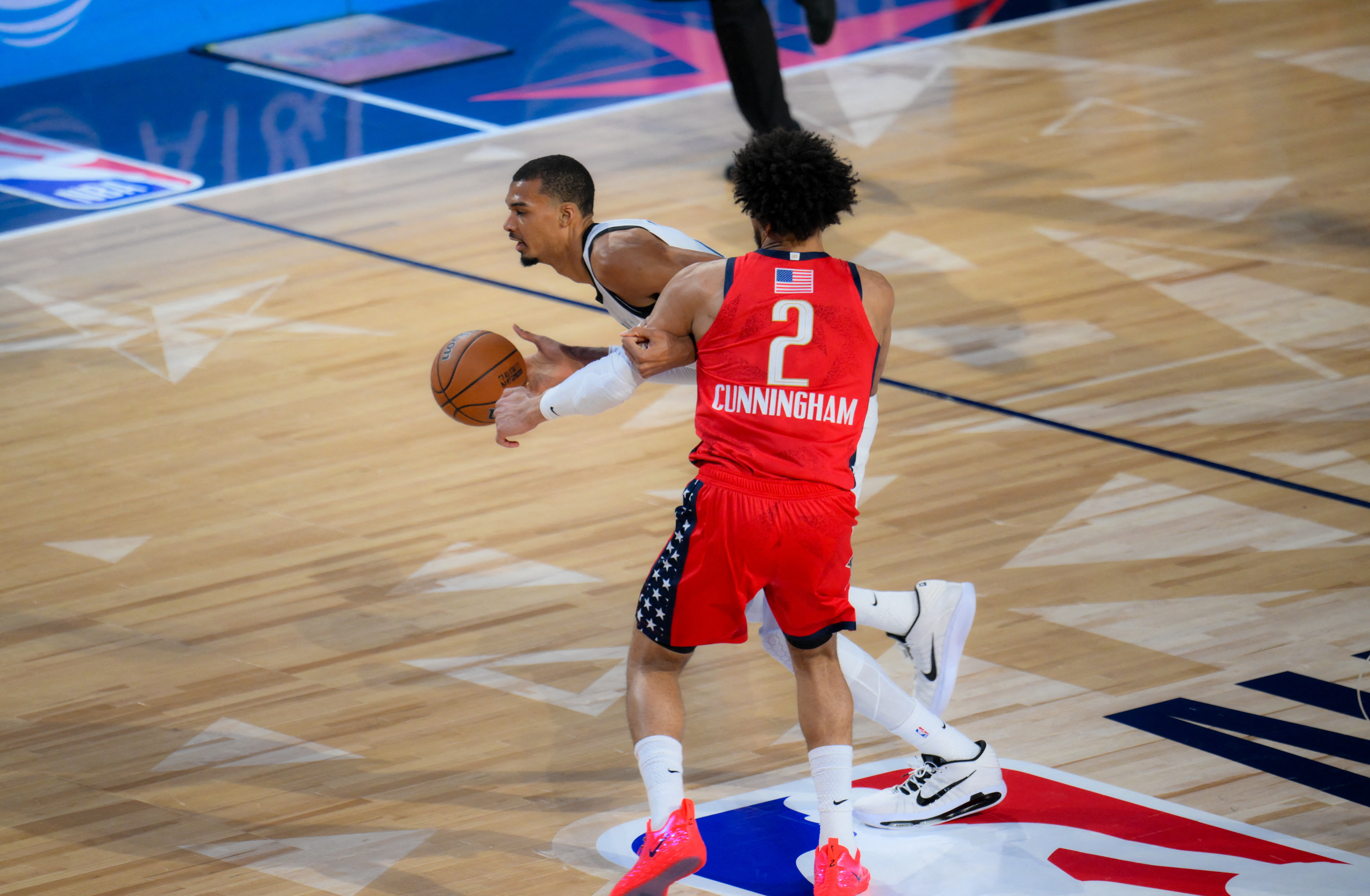 【球迷看点】全力以赴认真打！伊戈达拉发推：谢谢你 文班亚马