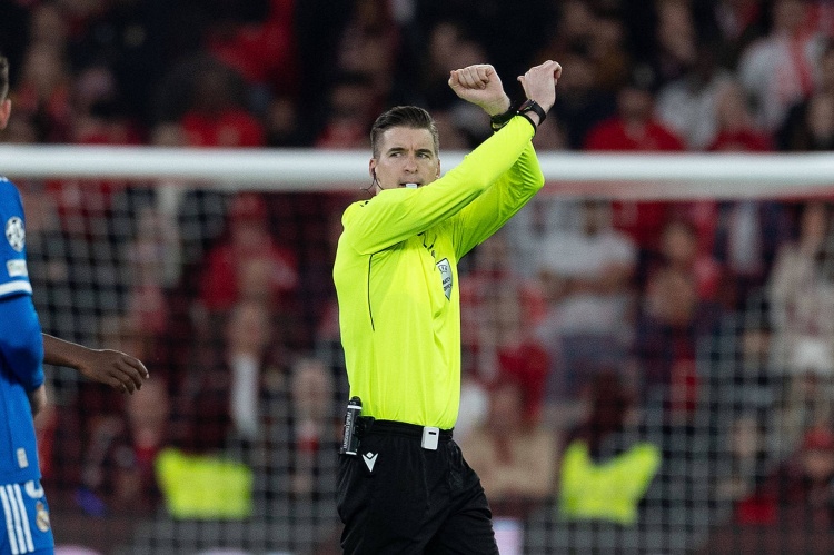 【英超】科普反种族歧视有哪些规定：禁赛10场 全球统一手势 甚至终止比赛(图1)