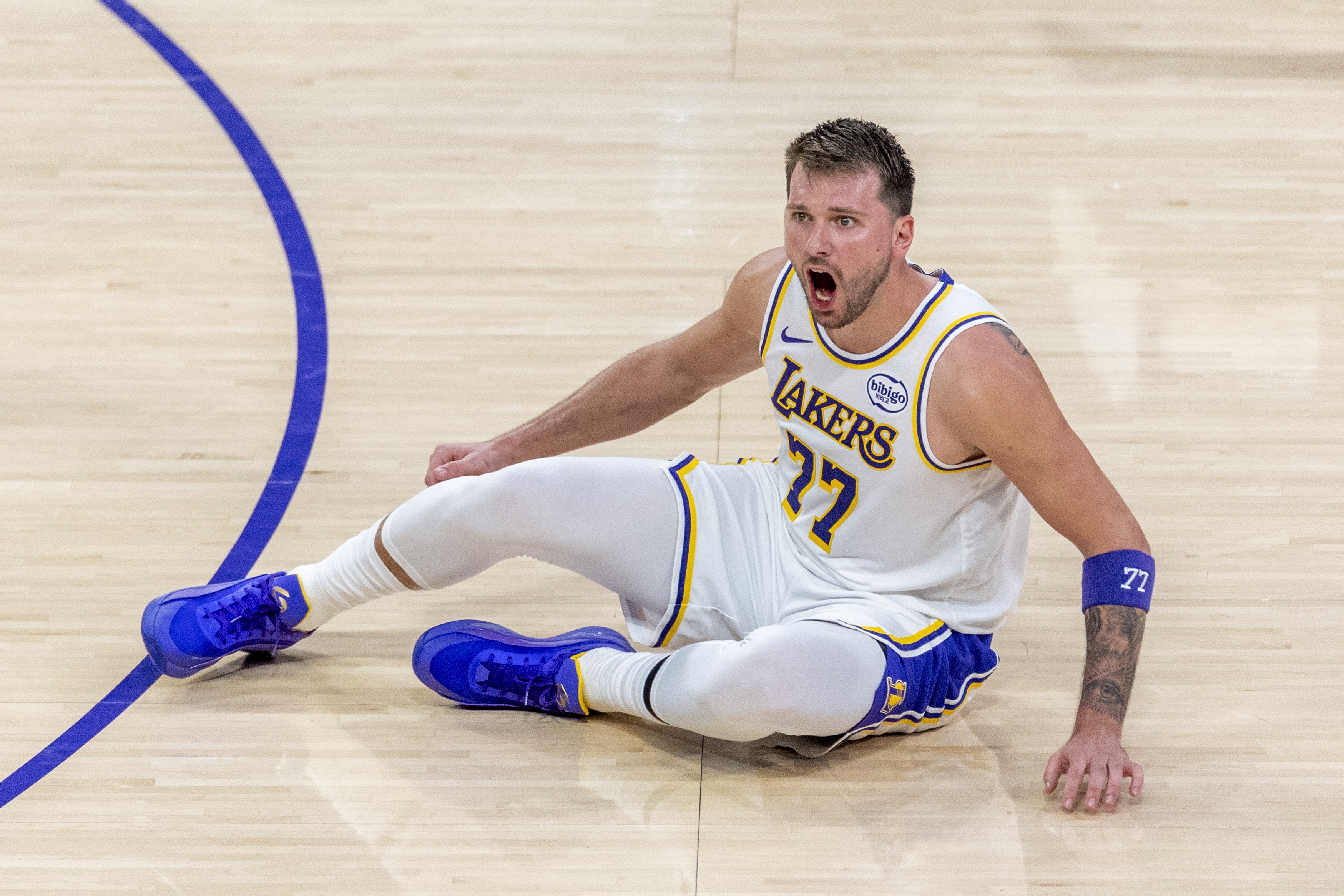 [值得一看]东契奇：绿军拉拽抱人裁判允许 我们需要借鉴这种身