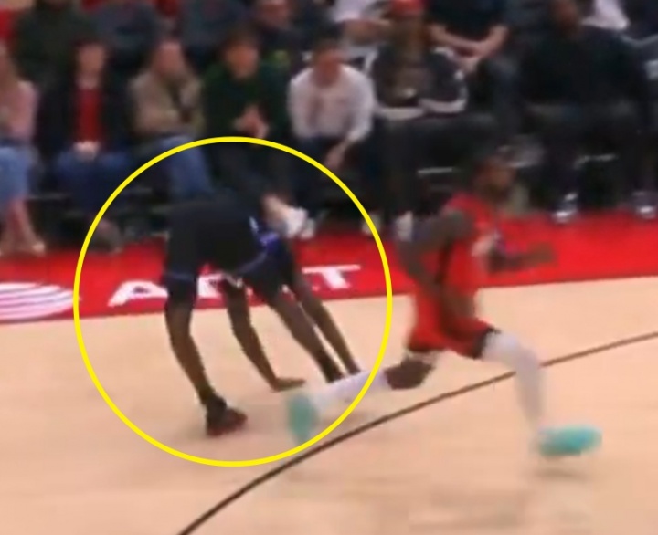 【推荐】被伊森推飞！爵记：文斯·威廉姆斯恐将遭遇严重的十字韧