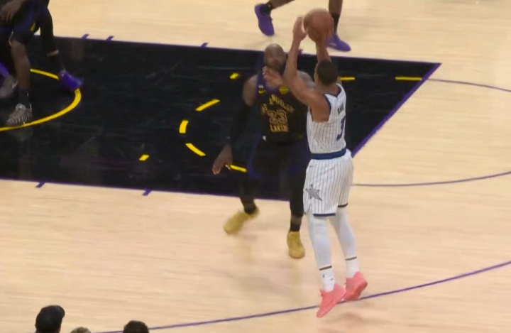 [有趣体育]班凯罗谈贝恩关键三分：看到勒布朗来补防 我就知道