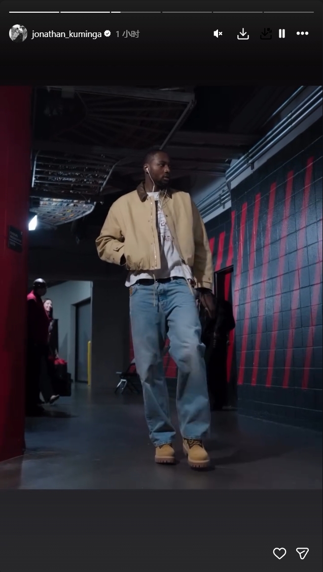 【体育报道】重获新生？库明加社媒转发多条老鹰首秀动态 满面笑容！(图3)