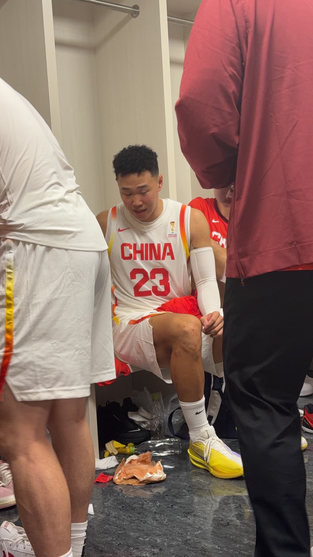 [今日体讯]贺希宁晒大合照庆祝⬅️两连胜！胡明轩评论：乐邦詹士先生(图2)