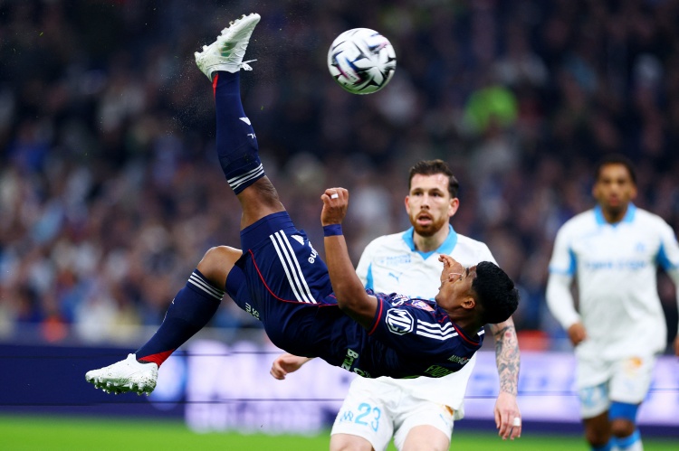 【体育报道】天赋尽显！恩德里克助攻双响+倒钩被扑，6场3球3