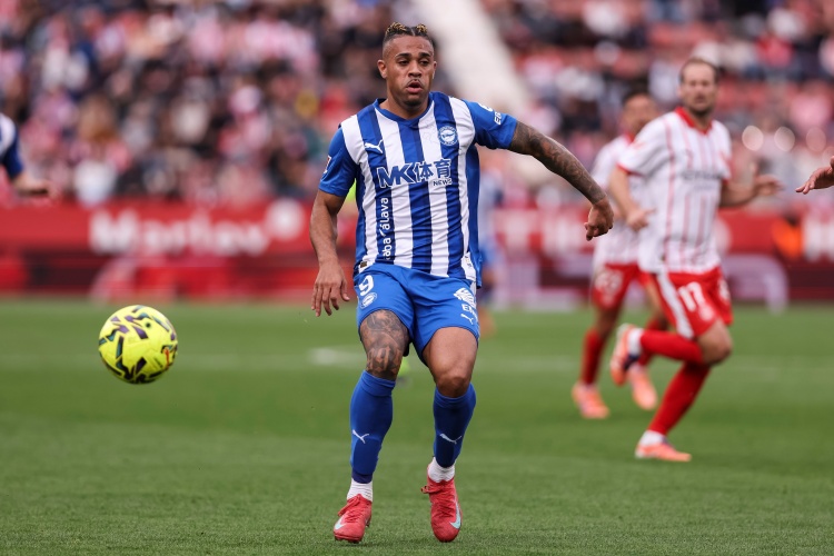 【体育世界】马卡：阿拉维斯任命新主帅，马里亚诺有望重获机会