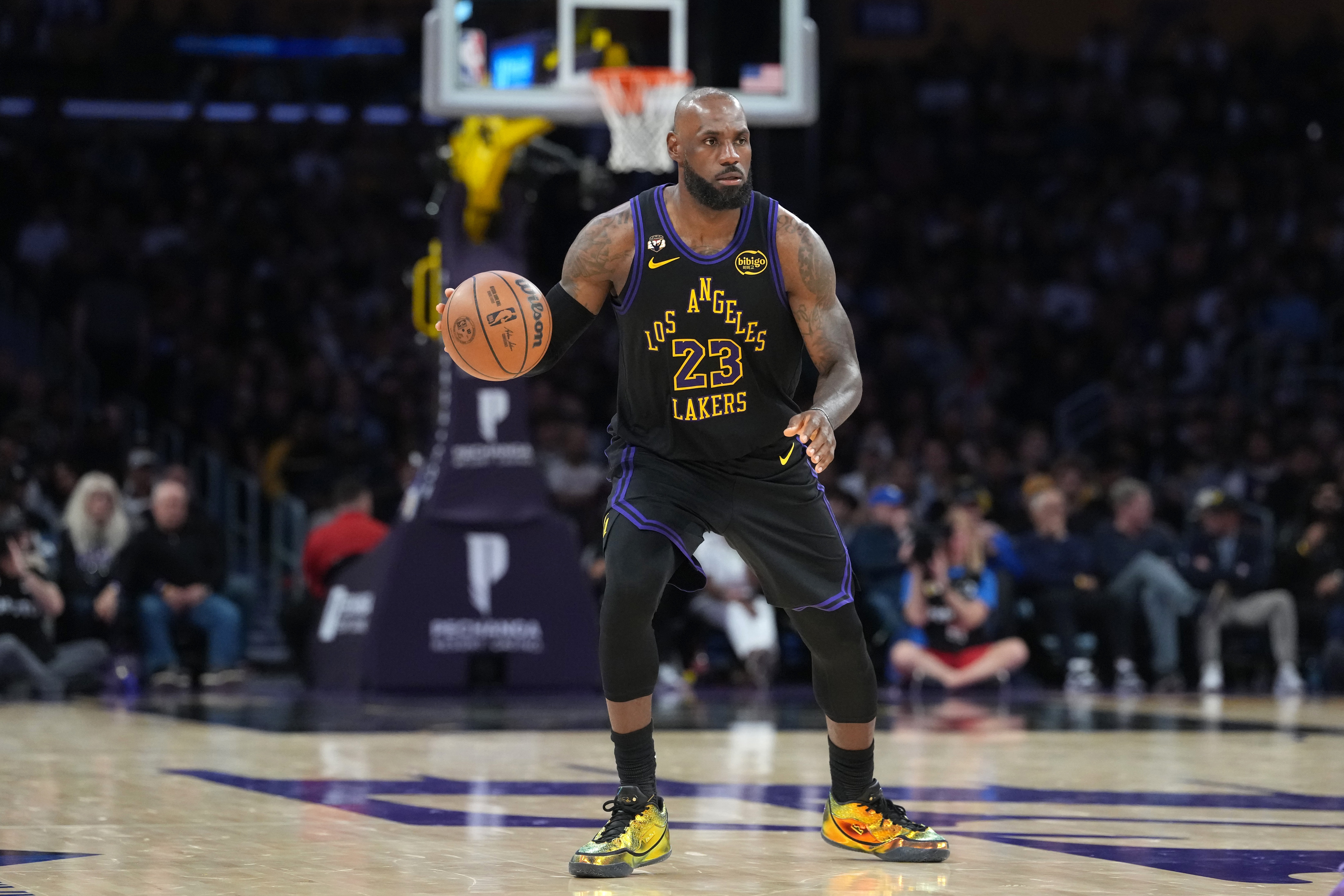 【精彩资讯】詹姆斯：转身后仰是我的招牌投篮动作之一 我在生涯