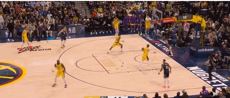 [最新提要]掘金获重发机会！有湖人球员认为约基奇就是想快发球