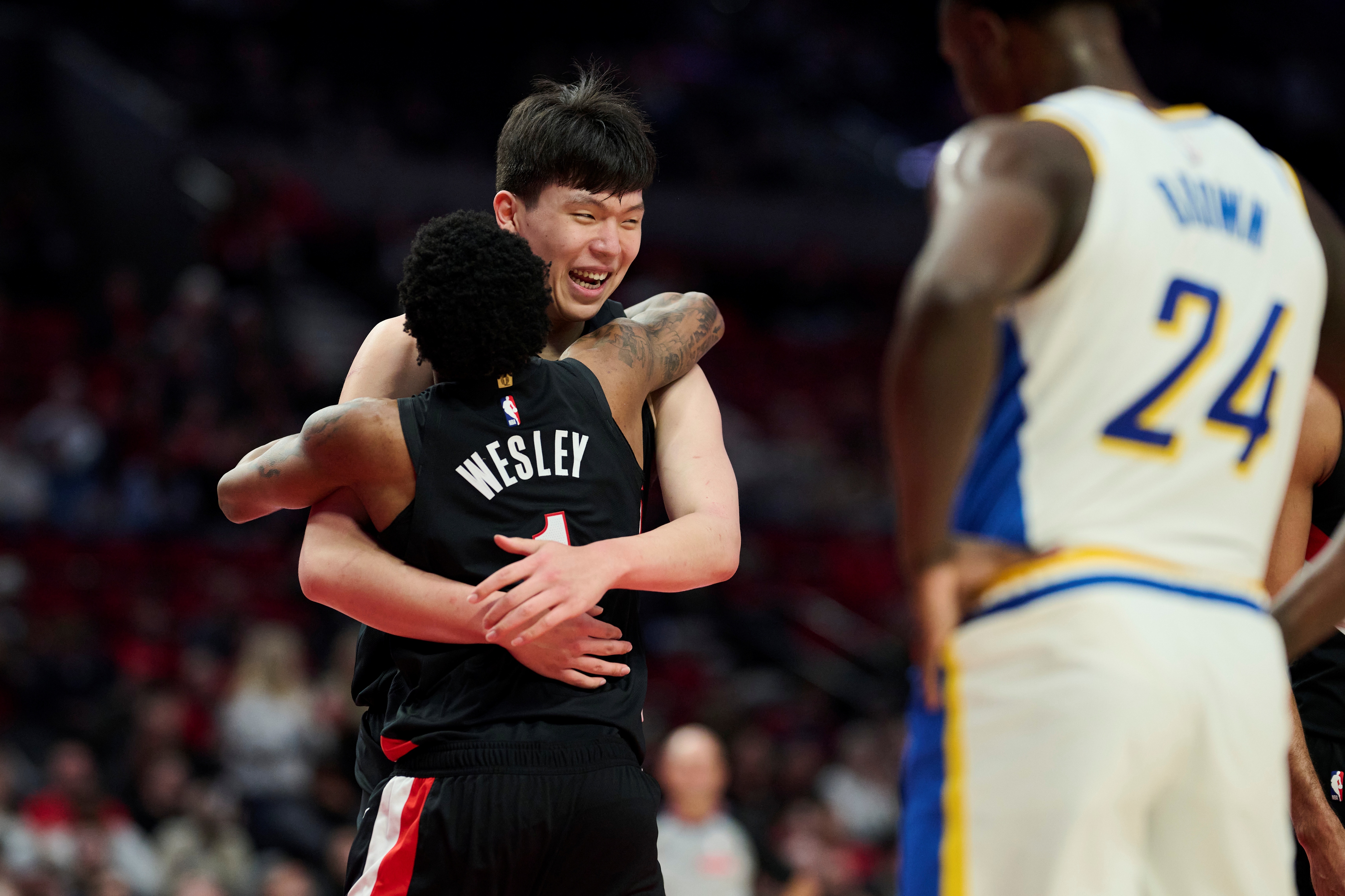 【球迷报道】媒体人：韦斯利是真兄弟 没人比他更爱杨瀚森 后者