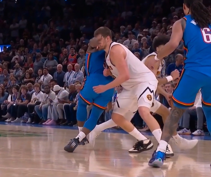 【有趣体育】掘雷大戏复盘：多特恶犯开局 约基奇连砍9分续命 SGA俩三分破丹佛(图2)