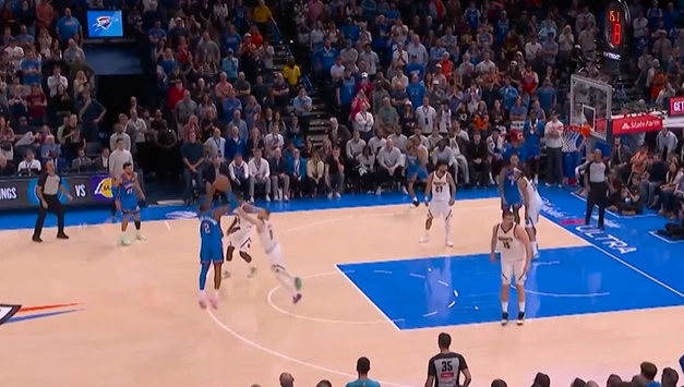 【有趣体育】掘雷大戏复盘：多特恶犯开局 约基奇连砍9分续命 SGA俩三分破丹佛(图7)