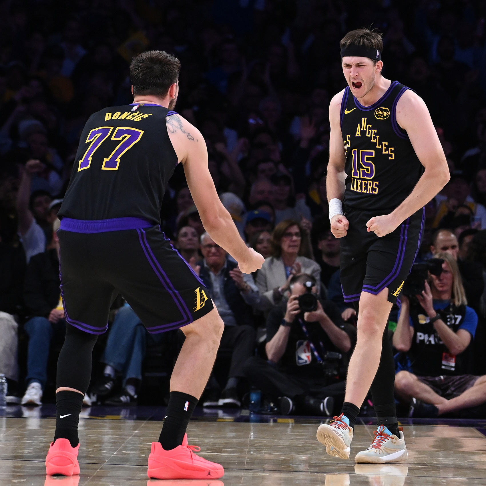 [东契奇]和里夫斯的关系？东契奇调侃：有时候很美妙 有时候则不是(图1)