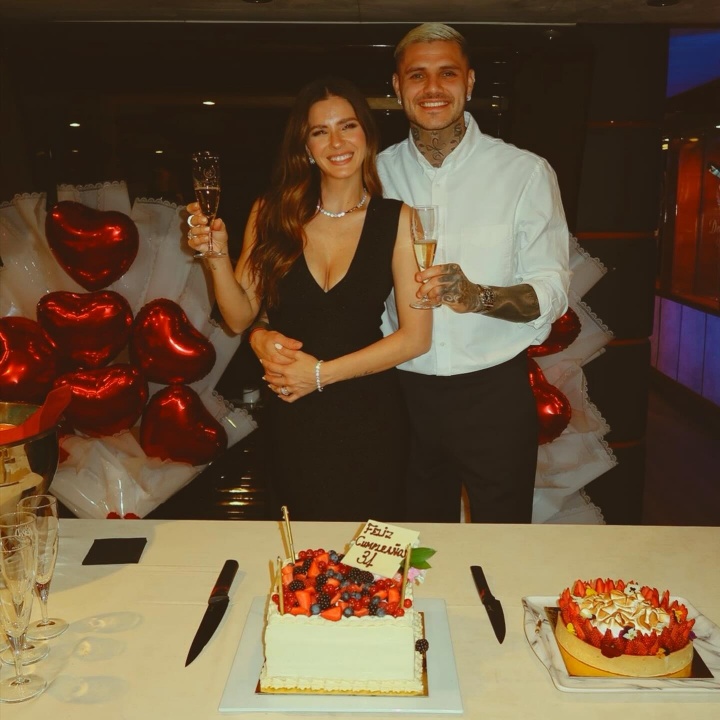 [体育前线]二弟幸福了❗伊卡尔迪为未婚妻办生日派对，豪华游艇上甜蜜拥吻(图7)