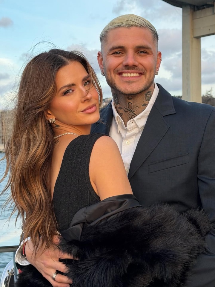 [体育前线]二弟幸福了❗伊卡尔迪为未婚妻办生日派对，豪华游艇上甜蜜拥吻(图8)