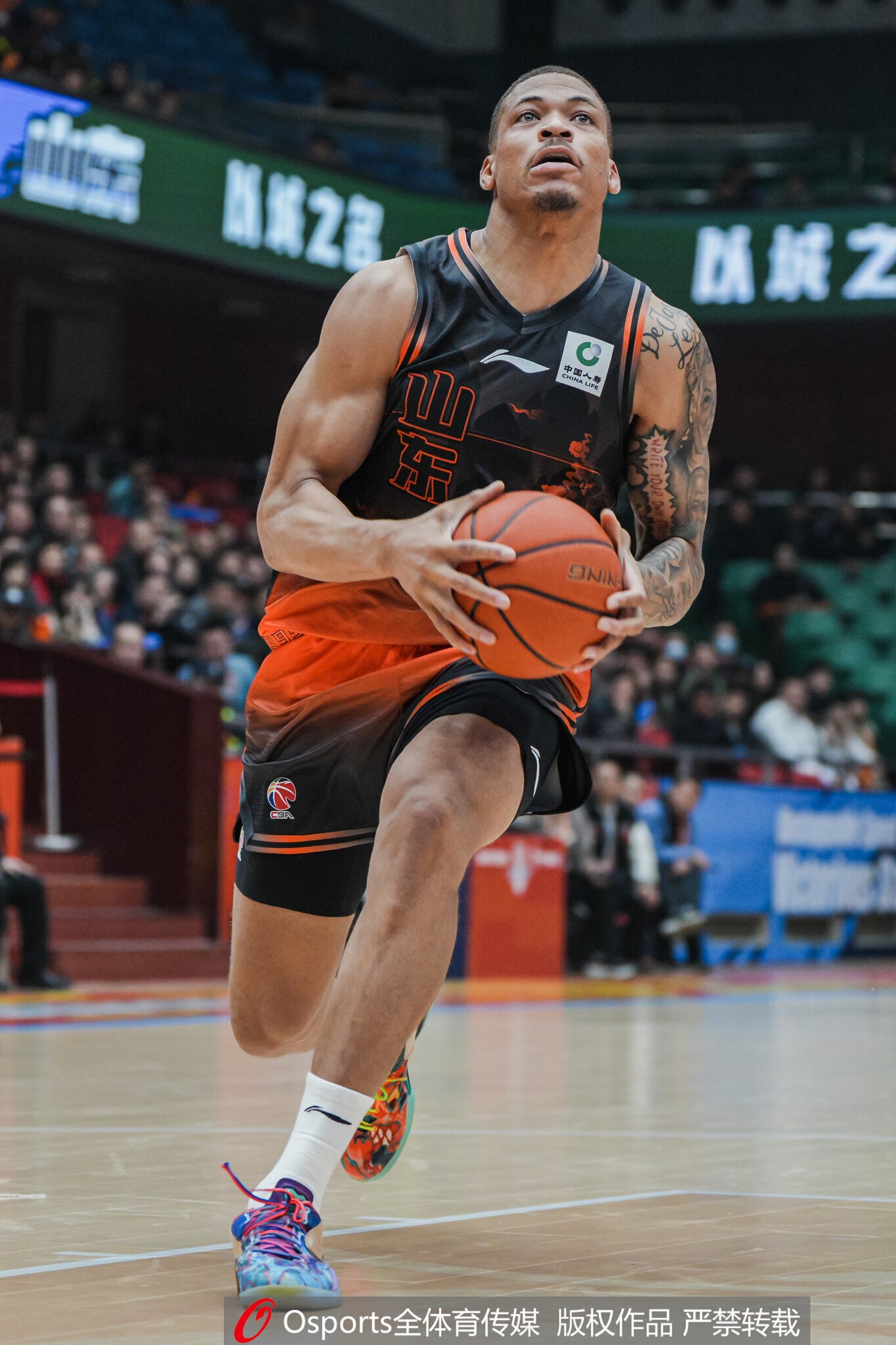 [最新消息]邱彪：小外援约翰逊刚来 现在也就是恢复了50% 