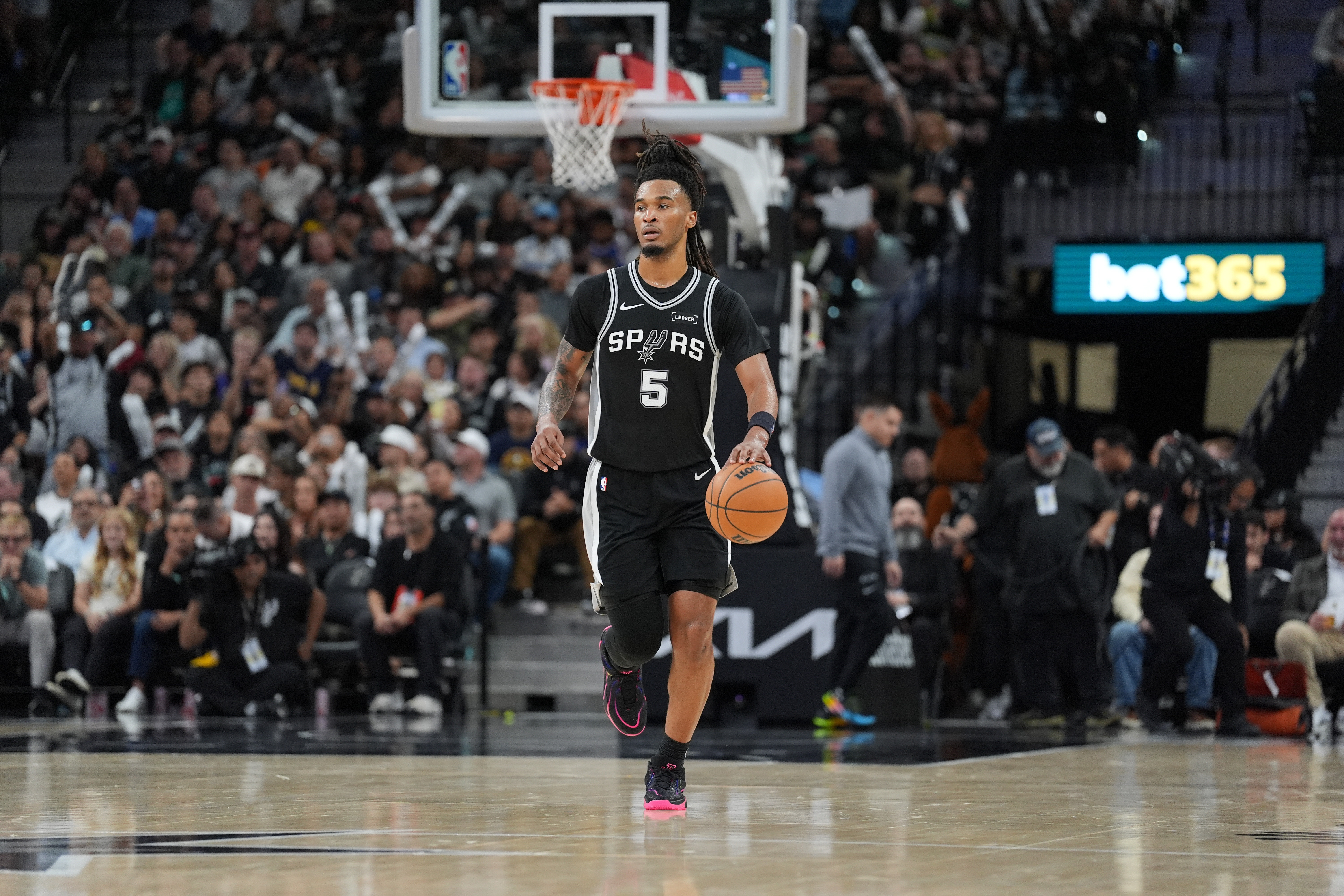 【今日热门】米奇：卡斯尔展示出极强的身体对抗但并非刻意 即使