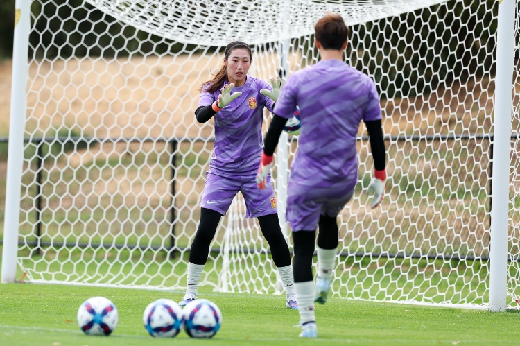 [最新爆料]北青：陈晨因膝伤大概✨率无缘明日1/4决赛，彭诗梦有望临危受命(图1)