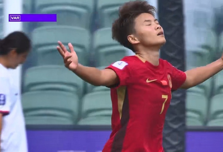 王霜头球破门，中国女足1-0领先中国台北女足！