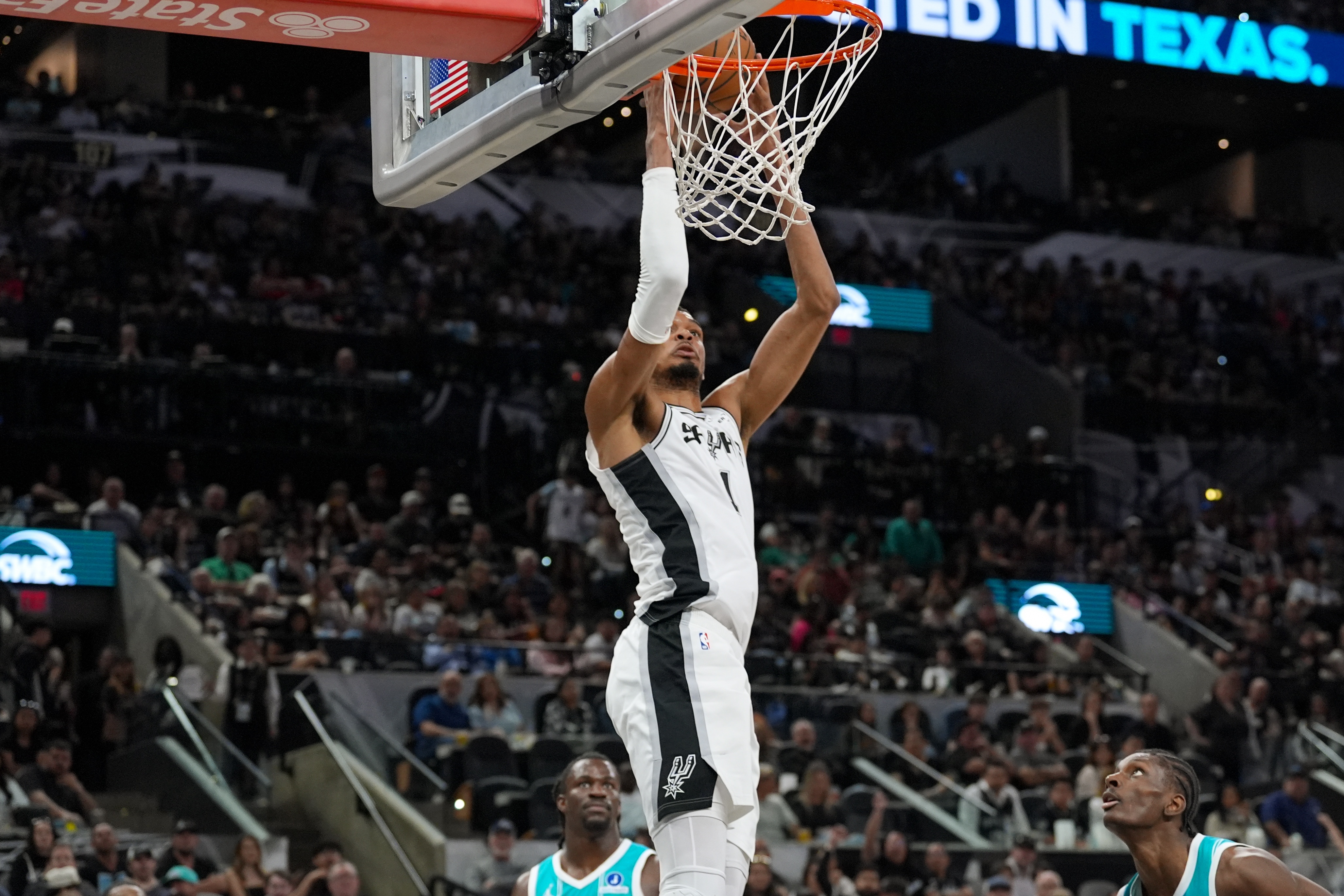 [赛场动态]仍有评奖资格！米奇：文班想要达成的目标清单或是史上最长之一(图1)