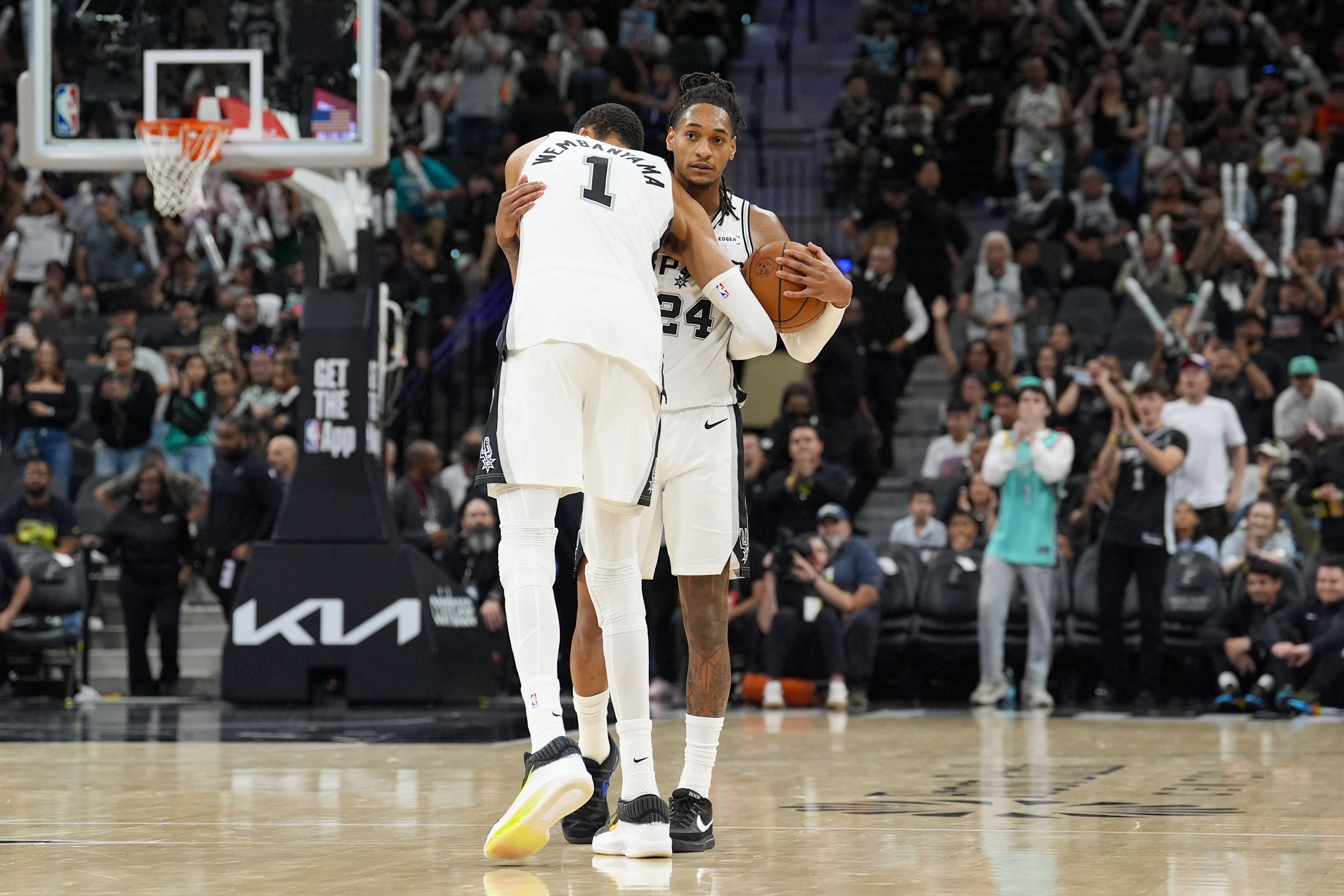 【看点来袭】瓦塞尔：已对❗文班统治级的攻防表现习以为常 我们