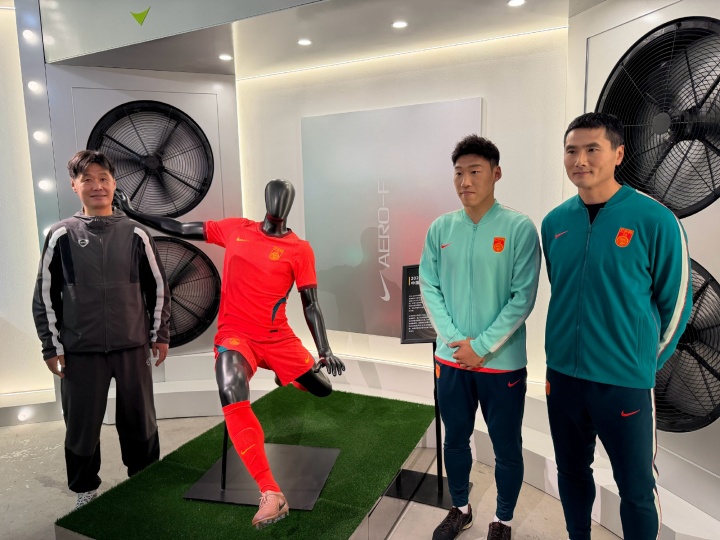 [体坛头条]博主晒国足主场球衣细节，邵佳一、朱辰杰、李霄鹏出