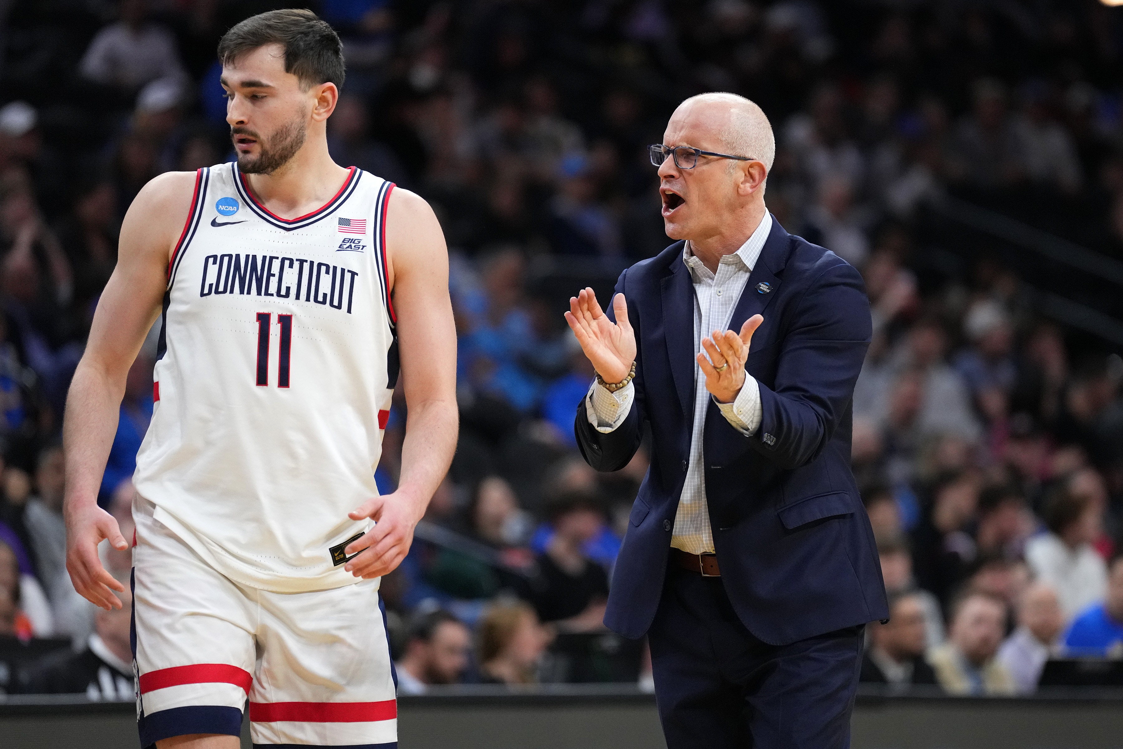 [篮球]哈士奇冲4年3冠！NCAA疯三：康涅狄格淘汰伊利诺伊