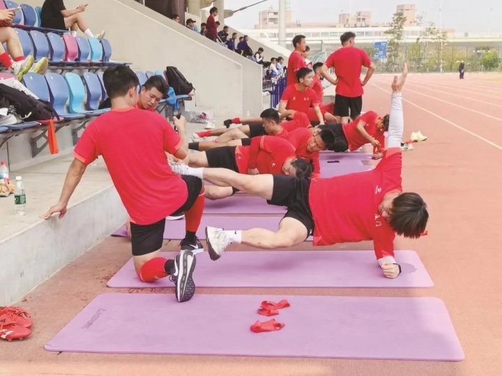 【球场快报】闽超厦门队阵容揭秘❗：体育老师、大学生、公司老板