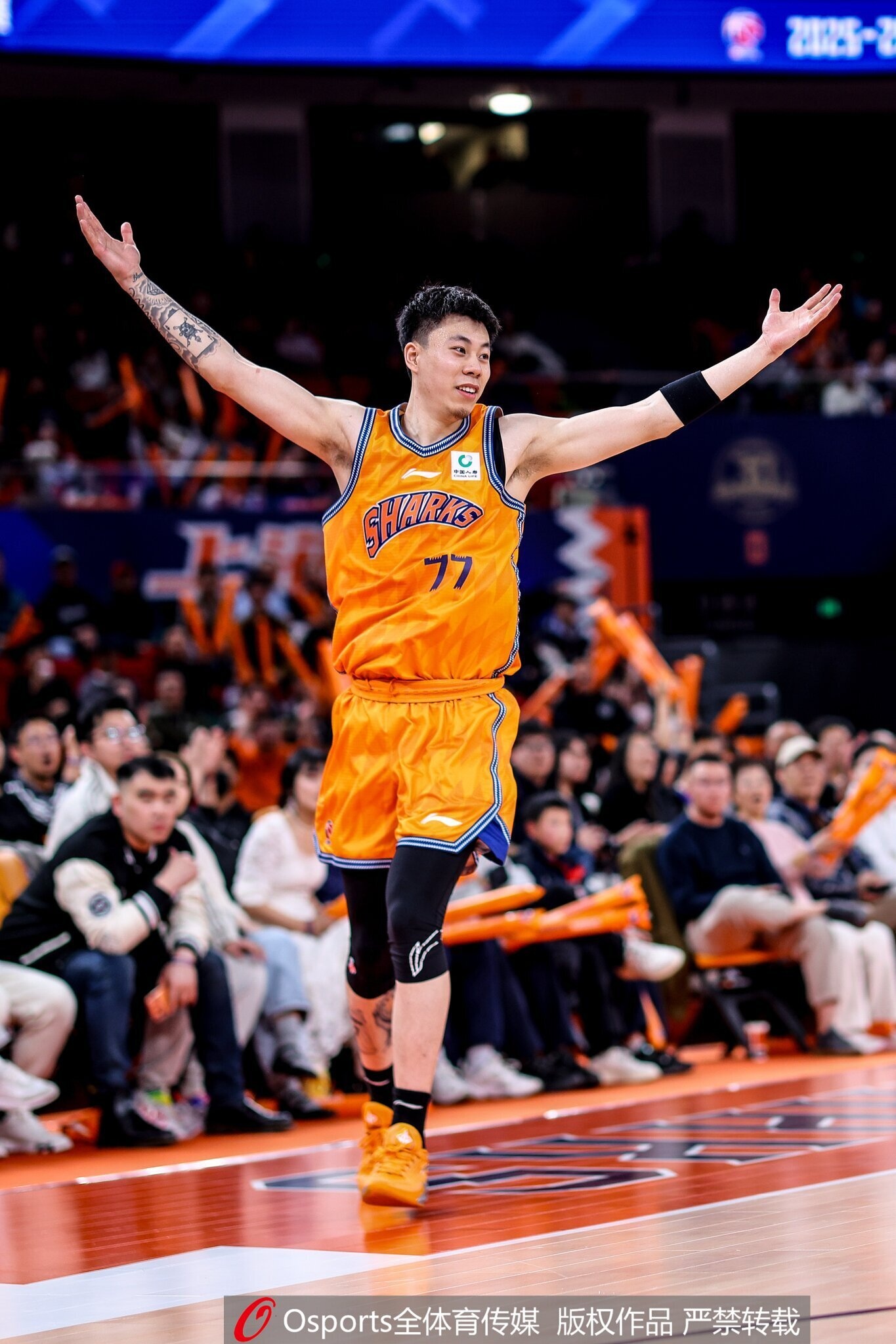 [体育热点]白边：张镇麟我叫他“CBA伦纳德”⬇️ 偰李永❗