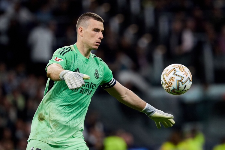 【新闻简讯】裁判专家：卢宁在马德里德比有一次13秒持球，裁判