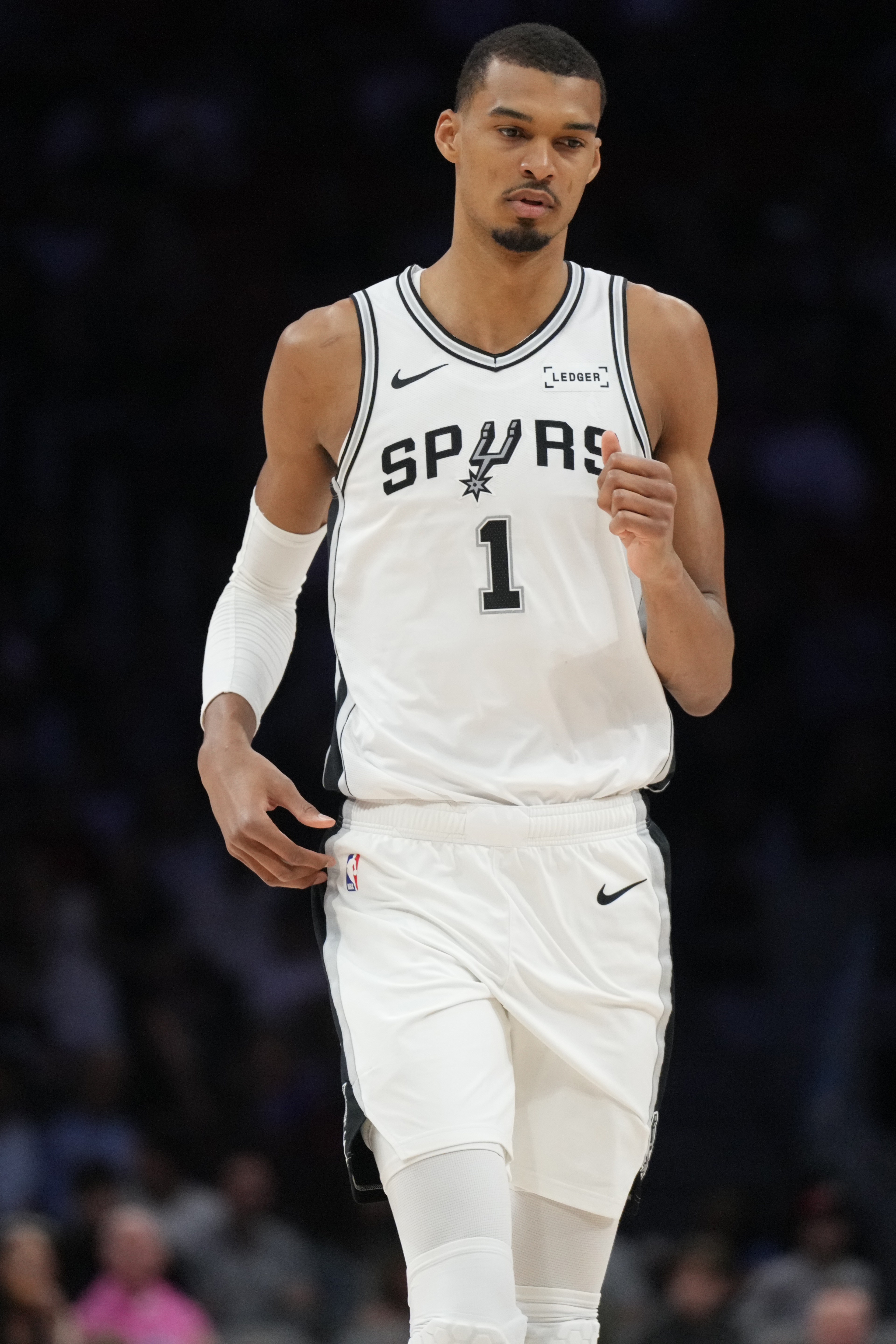 【热门资讯】解说：以文班亚马变态❗且全能的表现 这可不是一次