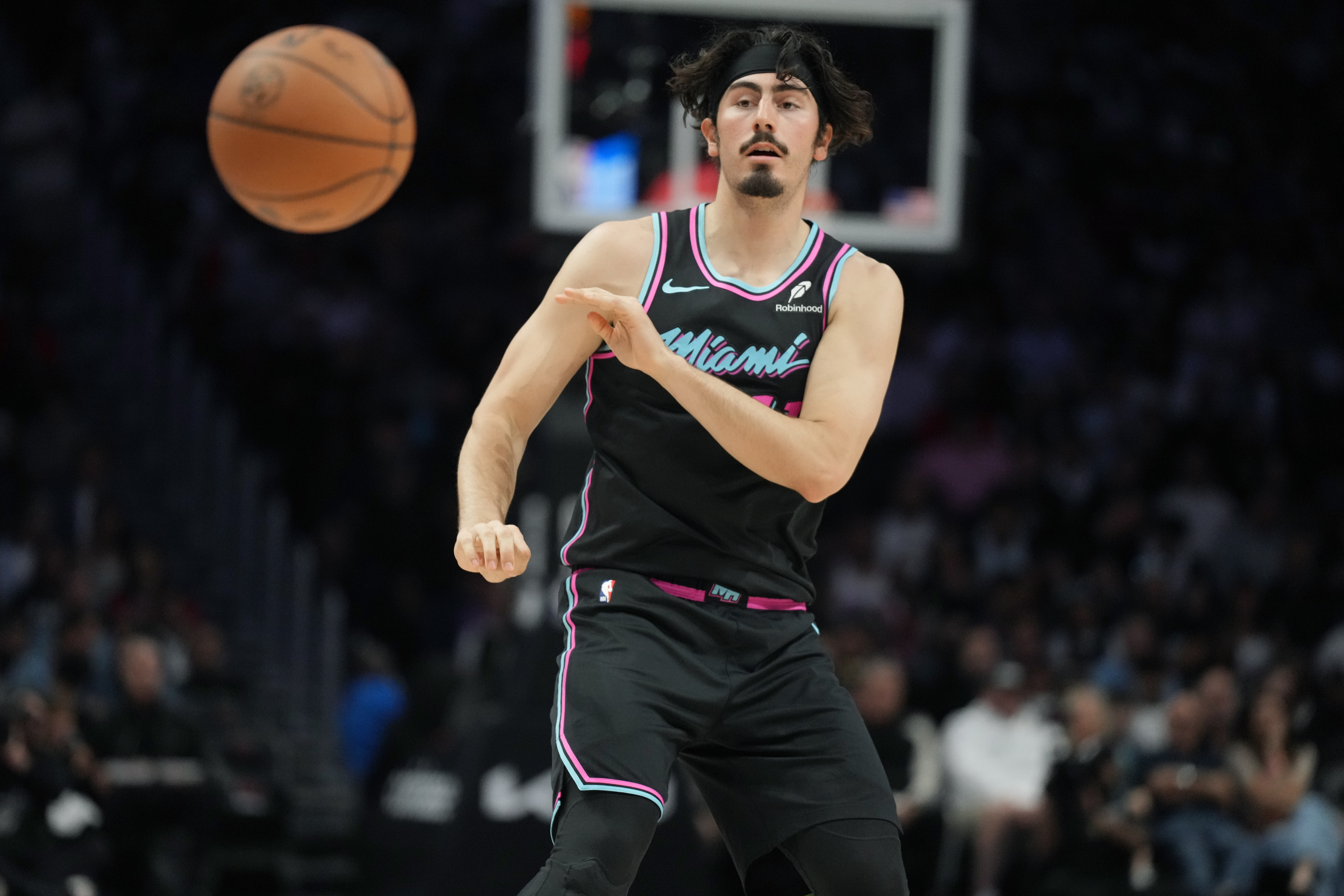 [球迷看点]最佳第六人？哈克斯常规赛场均15.4分5.0板4