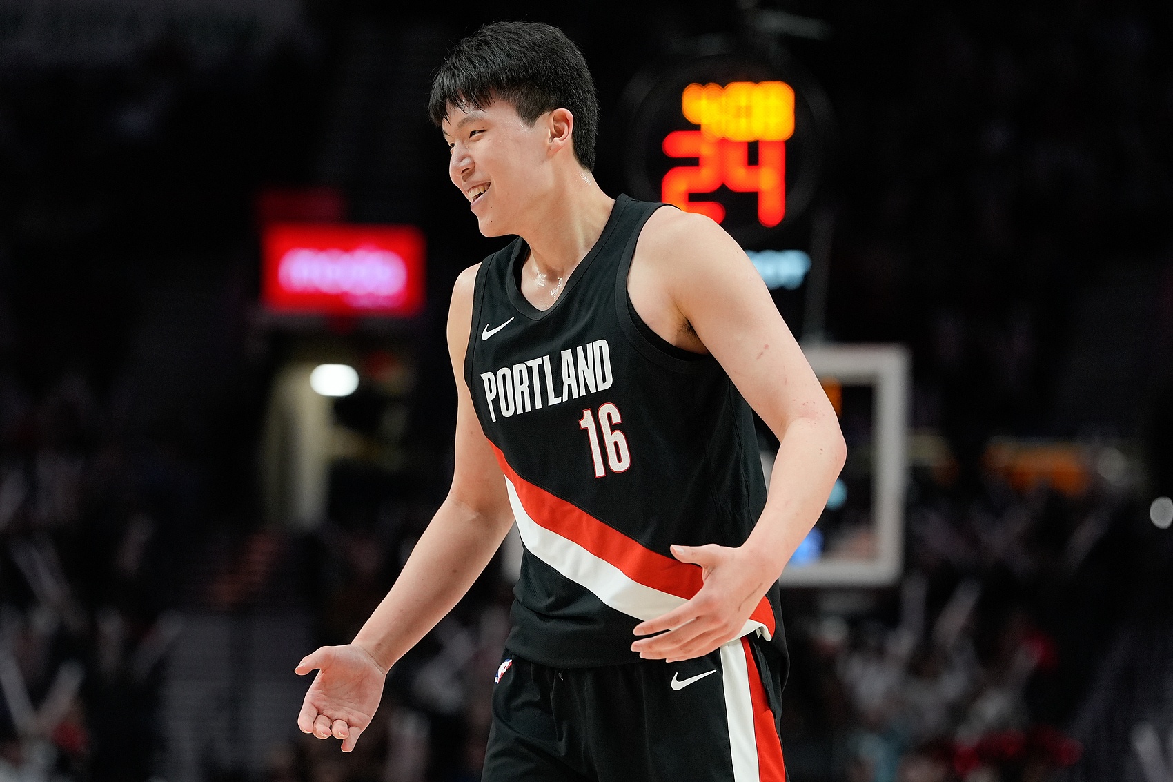 [体坛最新进展]9中9砍20+9+5！韩乔生：小杨进攻直接升