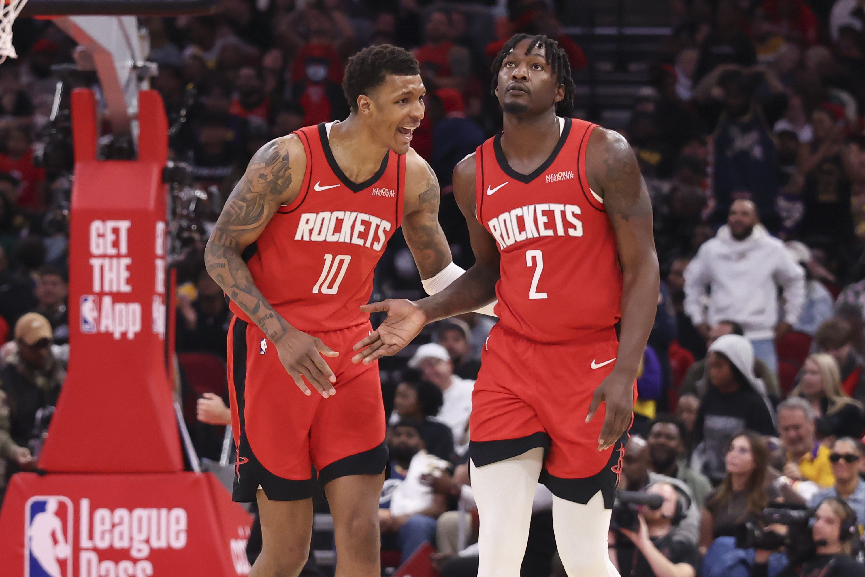 【热门资讯】火箭✌️问题在哪？所有人都有锅：球员打铁！教练死板！GM灾难运作！(图4)