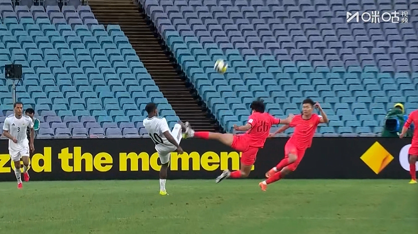 [权威发布]徐彬亮鞋底飞踹！媒体人：徐彬可以换下了，这有点接